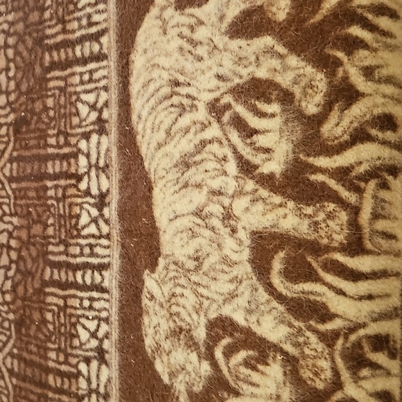 Peruvian Alpaca Wool Tiger Luxury Brown Cream Blanket. 55" X 66" - Picture 2 of 9